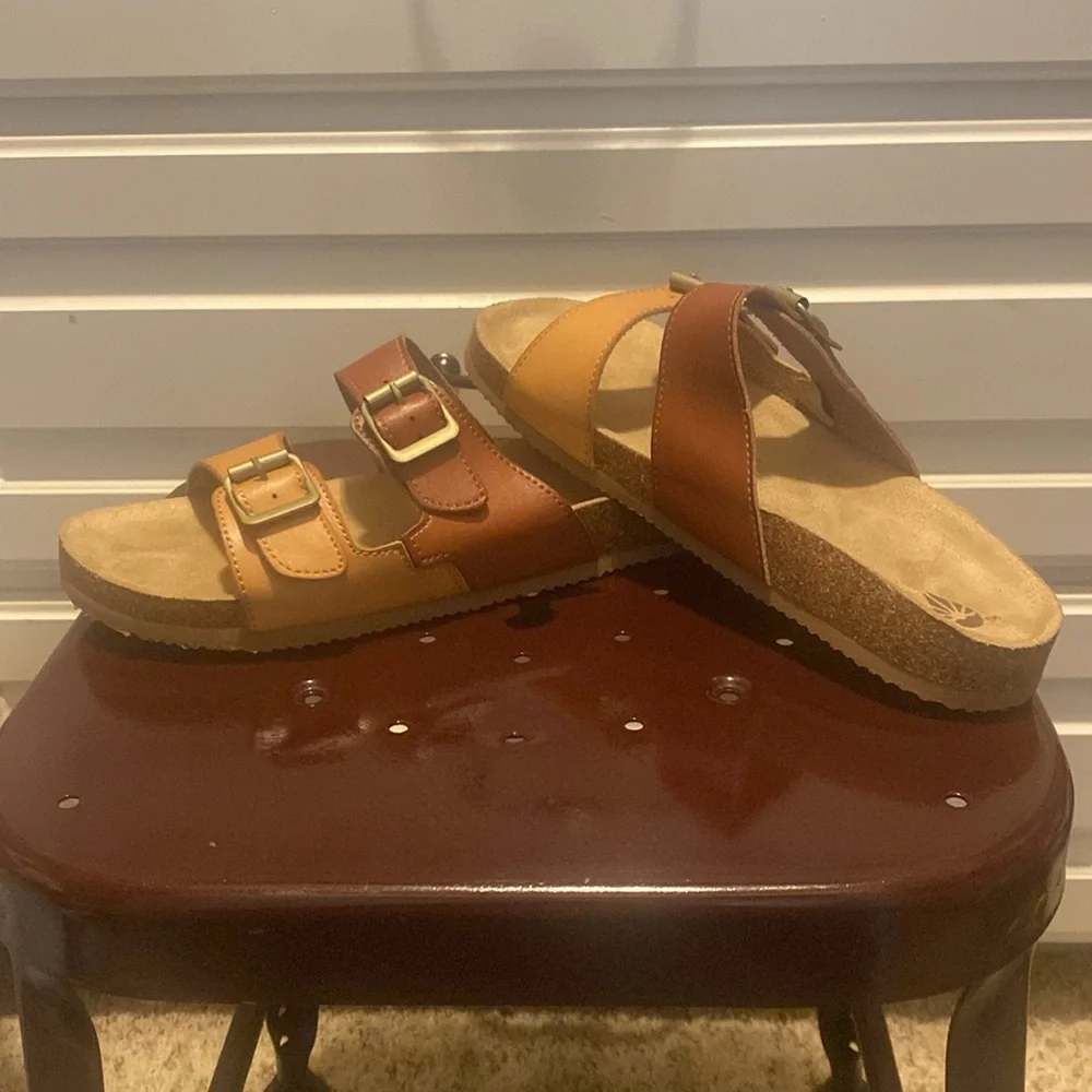 EUC. Brown and Tan Sandals. Women’s Size 10 - Picture 8 of 13